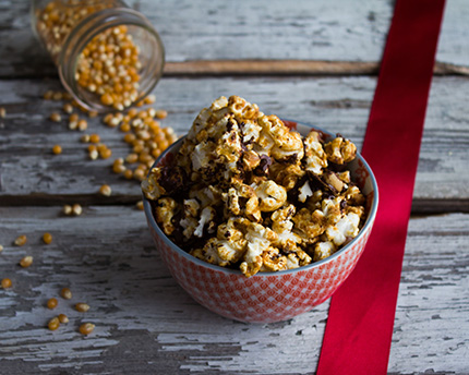 Maïs soufflé au caramel, au beurre d’arachides et au chocolat