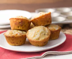Muffins aux pommes, cheddar et bacon