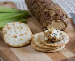 Bouchées festives de fromage à la crème garnies de pacanes