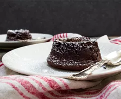 Fondants au chocolat rapides, pour 2 ("Lava Cake")