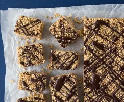 Barres croustillantes quinoa, banane et beurre d’arachides