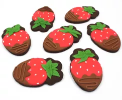 Biscuits à décorer “fraises trempées dans le chocolat”