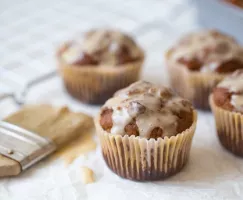 Muffins aux carottes et patates douces avec glaçage à l’érable
