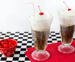 Île flottante à la racinette maison (Root beer float)