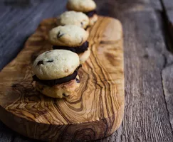 Biscuits sandwichs aux pépites de chocolat et à  la noix de coco