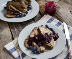 Porc à  la mijoteuse avec son ketchup de bleuets